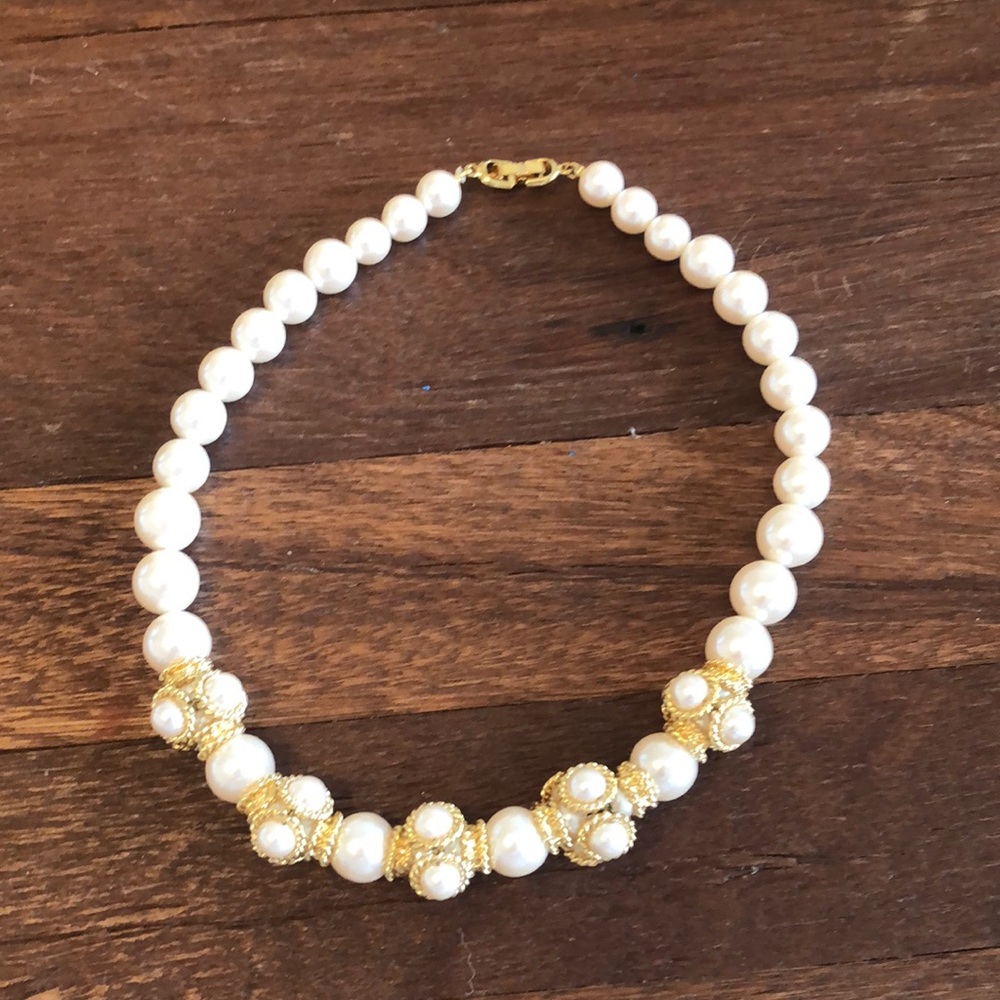 Women’s Vintage Pearl Gold-Plated Trim Necklace Elegant Classic Jewelry